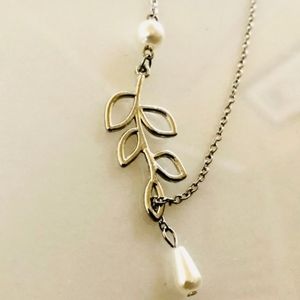 Pearl silver leaf necklace